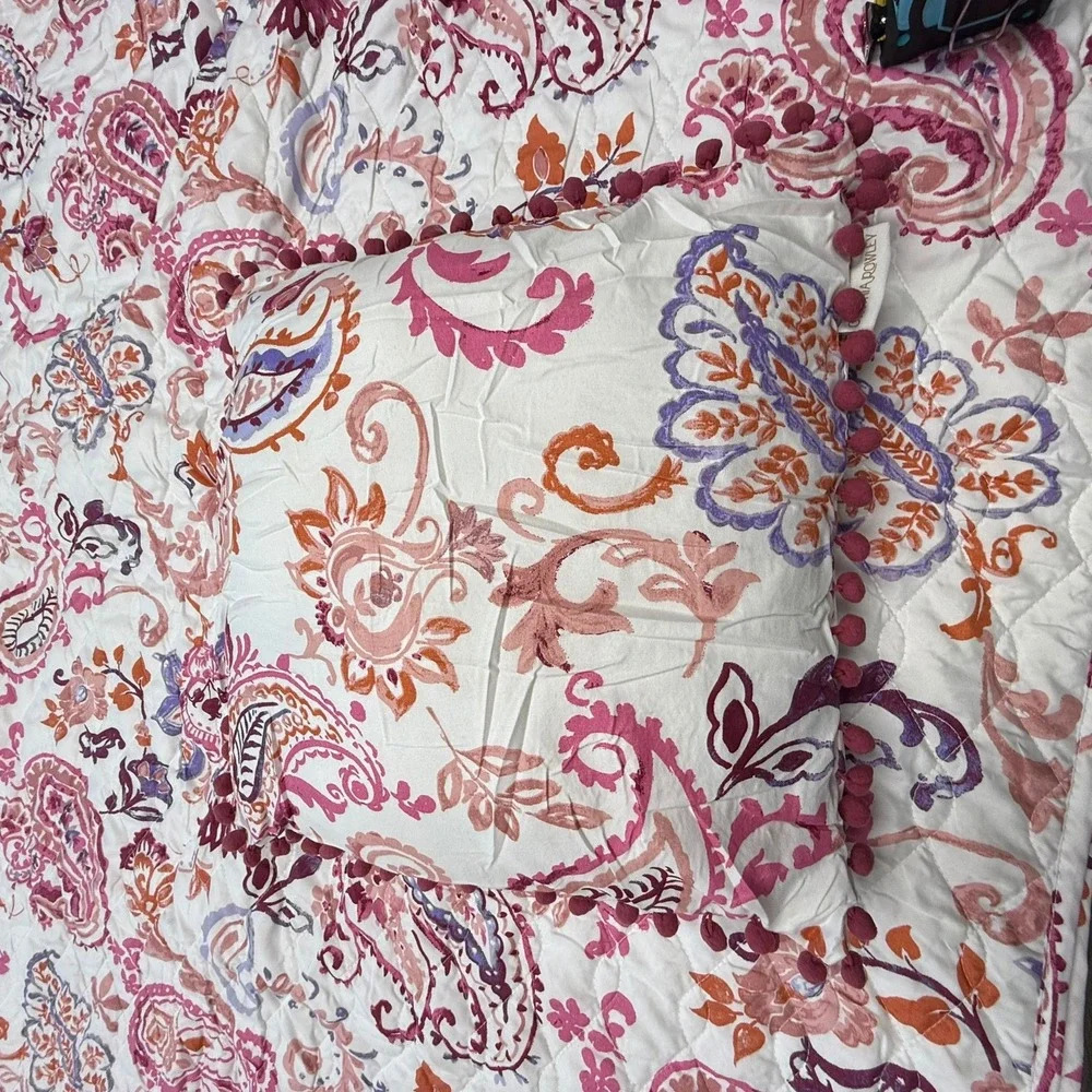 Pink Paisley Quilted Bedding Set with 2 Decorative Throw Pillows Boho Floral